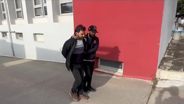 Foto - Bakın nereye gizlemişler! Kapıyı kıran polisler şaşkına döndü