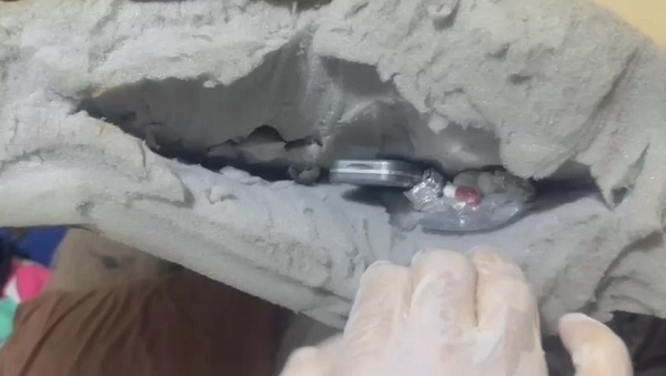 Bakın nereye gizlemişler! Kapıyı kıran polisler şaşkına döndü