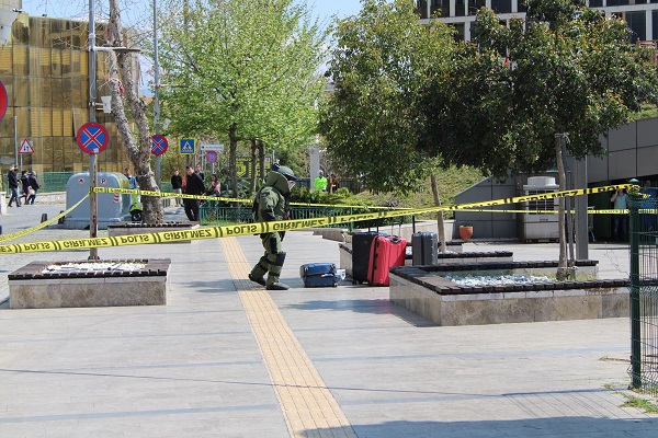 Foto - Bakın o valizlerden neler çıktı! Dalgın bulaşıkçı şehri ayağa kaldırdı