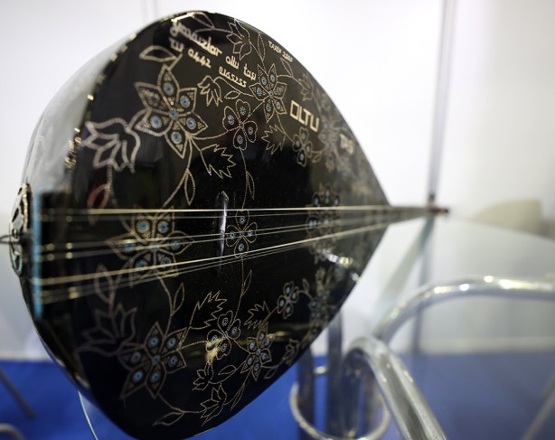 Foto - Bakın oltu taşından neler yapılıyor! İbrahim Erkal’ın sazının fiyatı dudak uçuklattı!