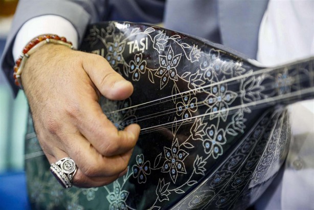 Foto - Bakın oltu taşından neler yapılıyor! İbrahim Erkal’ın sazının fiyatı dudak uçuklattı!