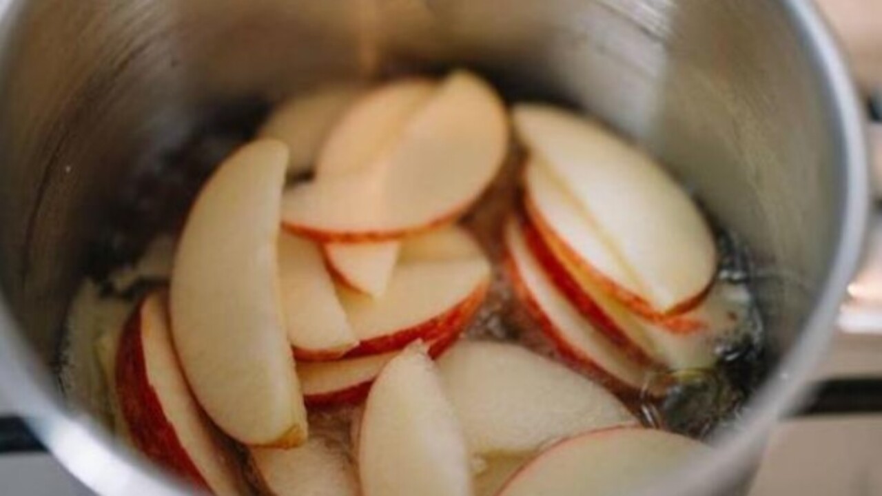 Foto - Bakın uzmanlar nasıl tüketimi öneriyor! Elmanın en sağlıklı hali belli oldu