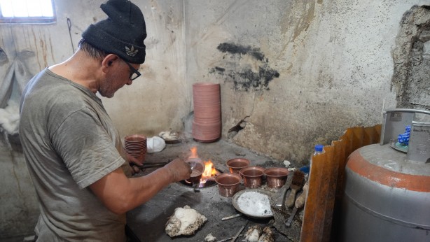Foto - Bakır kalaycısının 100 derece sıcakta zorlu mesaisi