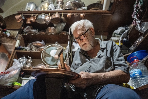 Foto - Bakır ustası çırak bulamayınca bakın ne yaptı! 