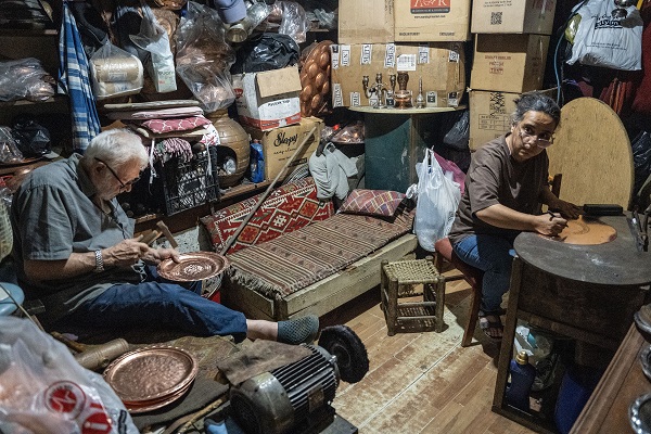 Foto - Bakır ustası çırak bulamayınca bakın ne yaptı! 