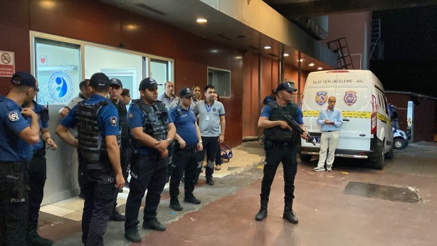 Foto - Bakırköy'de hastanenin bahçesinde silahlı çatışma