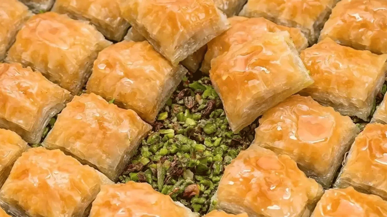 Bakanlık tek tek ifşaladı: Bakın baklava diye ne yedirmişler!