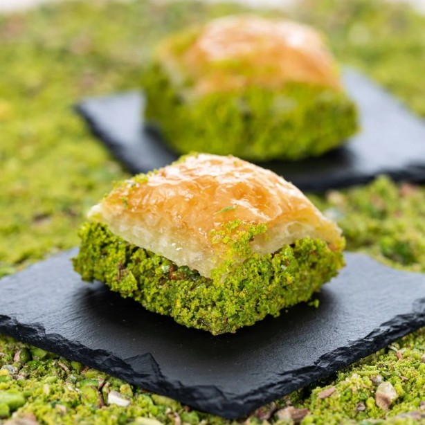 Baklavadan hemen sonra su içiyorsanız...