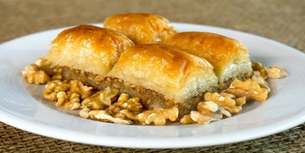 Baklavalık yufkadan yapımı kolay cevizli baklava tarifi