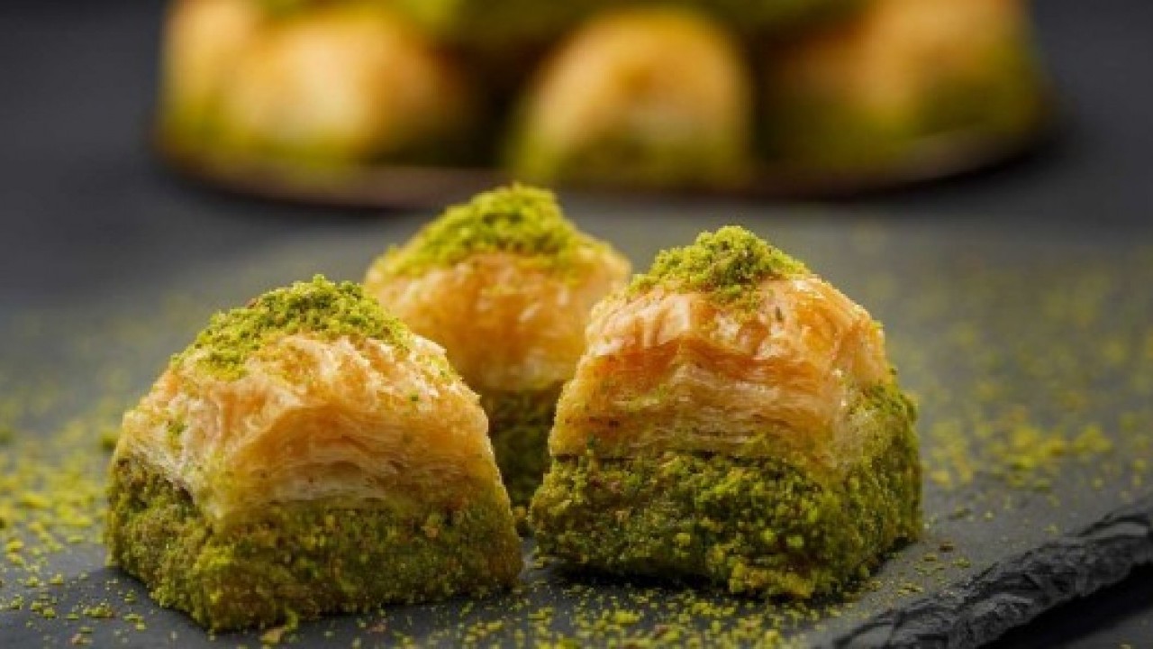 Foto - Baklavanın yanında çay mı ayran mı? Tercihin zekanı ortaya çıkarıyor!