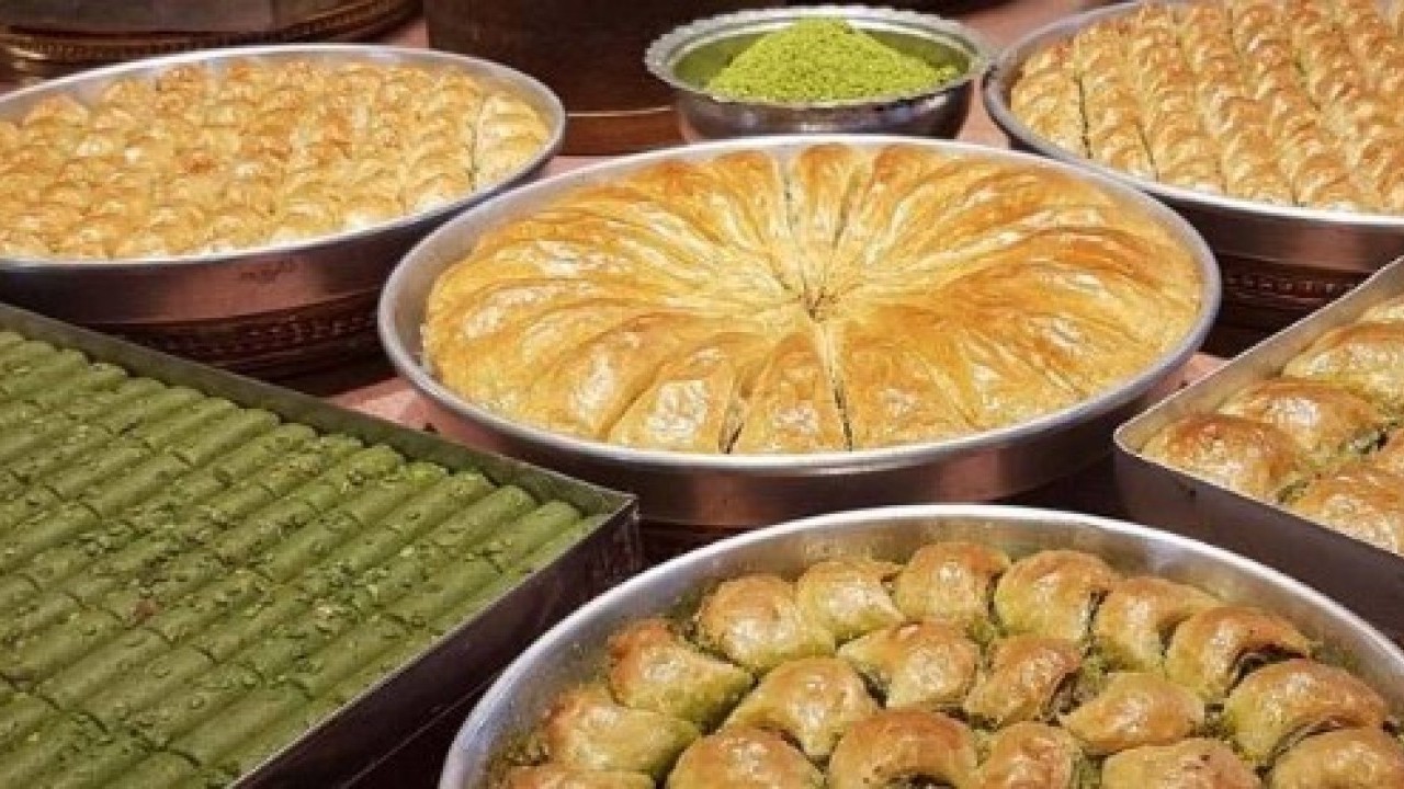 Foto - Baklavanın yanında çay mı ayran mı? Tercihin zekanı ortaya çıkarıyor!
