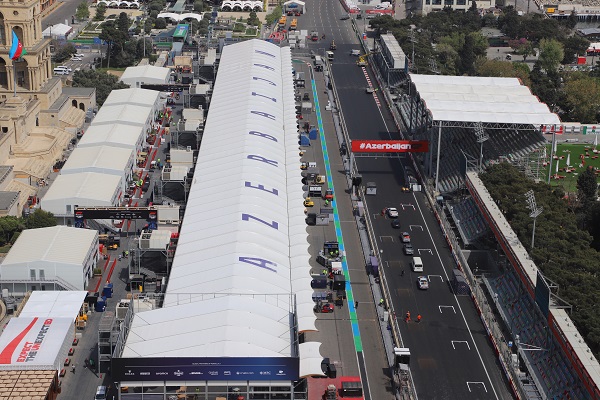 Foto - Bakü sokakları piste dönüştürüldü