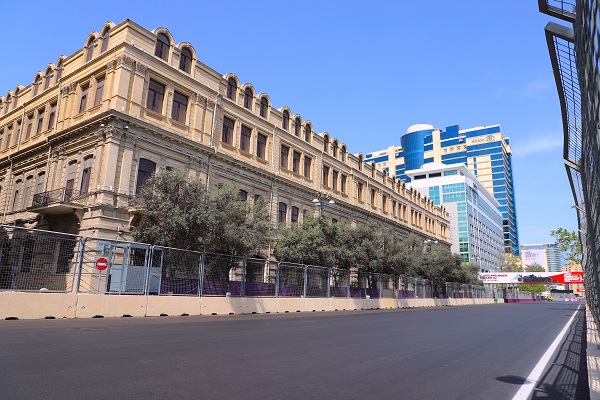 Foto - Bakü sokakları piste dönüştürüldü