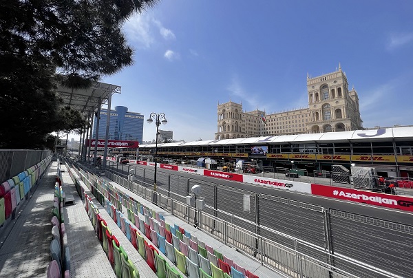 Foto - Bakü sokakları piste dönüştürüldü