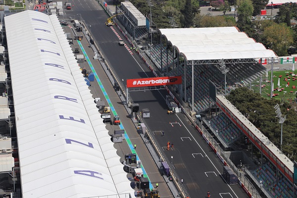 Foto - Bakü sokakları piste dönüştürüldü