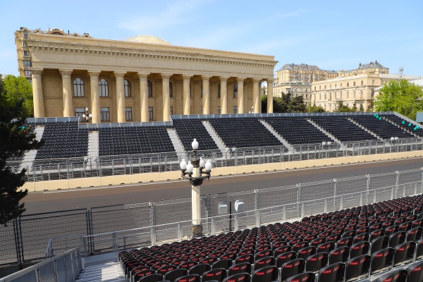 Foto - Bakü sokakları piste dönüştürüldü