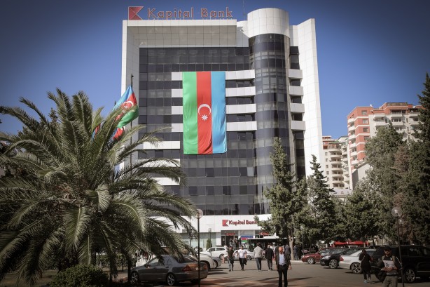 Foto - Bakü sokaklarında Azerbaycan ve Türk bayrağı şöleni