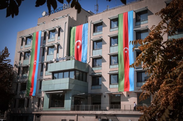 Foto - Bakü sokaklarında Azerbaycan ve Türk bayrağı şöleni