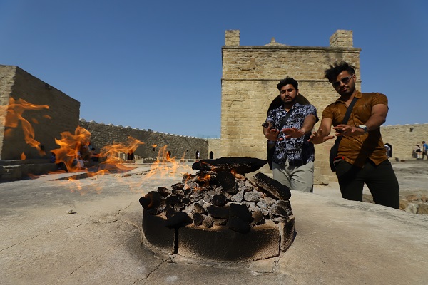 Foto - Bakü’de bu ateş hiç sönmüyor!