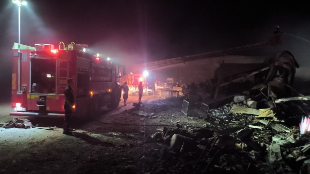 Foto - Bal paketleme tesisinde yangın