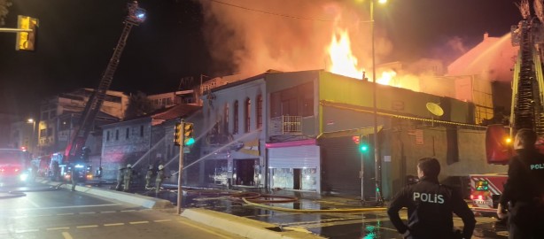 Foto - Balat Oyuncak Müzesi cayır cayır yandı