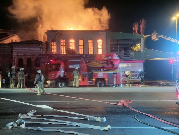 Foto - Balat Oyuncak Müzesi cayır cayır yandı