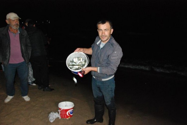 Foto - Balığa hücum! Tonlarcası ayaklarına geldi