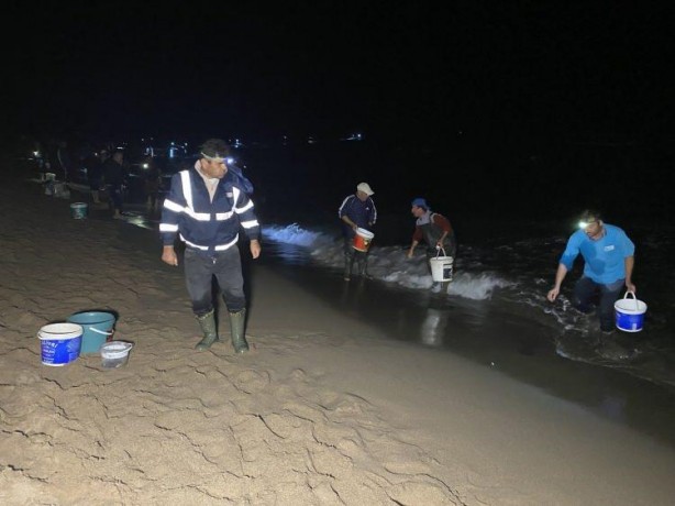 Foto - Balığa hücum! Tonlarcası ayaklarına geldi