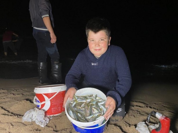 Foto - Balığa hücum! Tonlarcası ayaklarına geldi