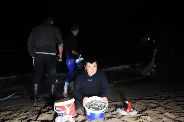 Foto - Balığa hücum! Tonlarcası ayaklarına geldi