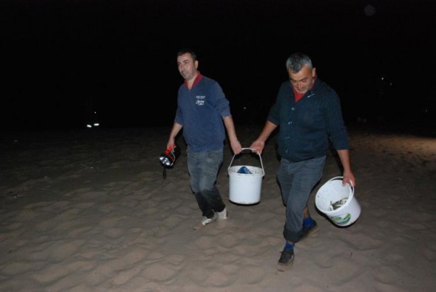 Foto - Balığa hücum! Tonlarcası ayaklarına geldi