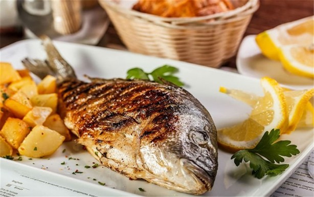 Balığın yanında kesinlikle yemeyin!