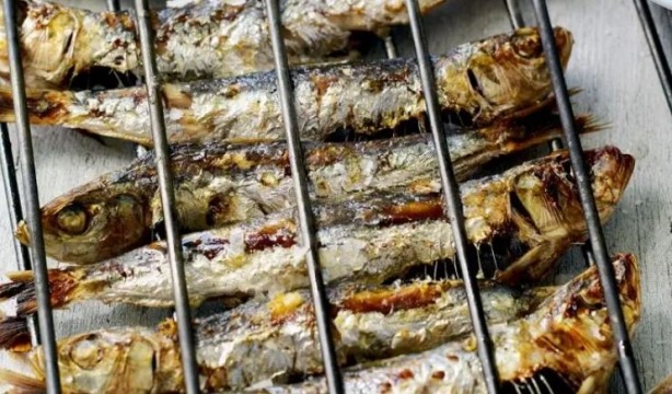 Foto - Balık Lezzetli ama kılçığı bazen sorun oluyor! Boğaza kaçan balık kılçığı nasıl çıkar? 