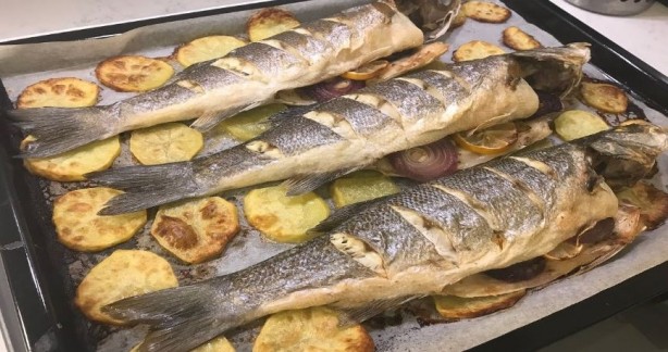 Balık Lezzetli ama kılçığı bazen sorun oluyor! Boğaza kaçan balık kılçığı nasıl çıkar? 