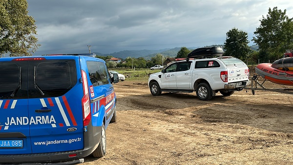 Foto - Balık tutarken Melen Çayı'na düştü! 