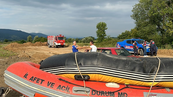 Balık tutarken Melen Çayı'na düştü! 
