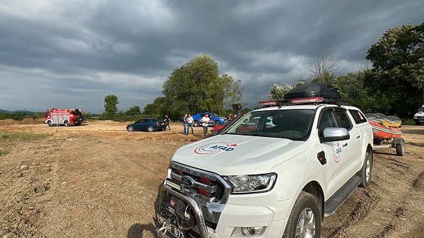 Foto - Balık tutarken Melen Çayı'na düştü! 