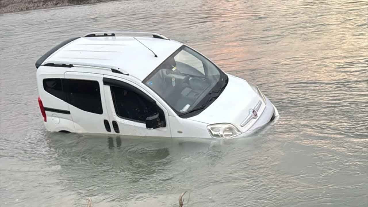 Balık tutma sevdası felaketle bitiyordu! Kelkit Çayı’nda aniden coşan sular otomobili yuttu!