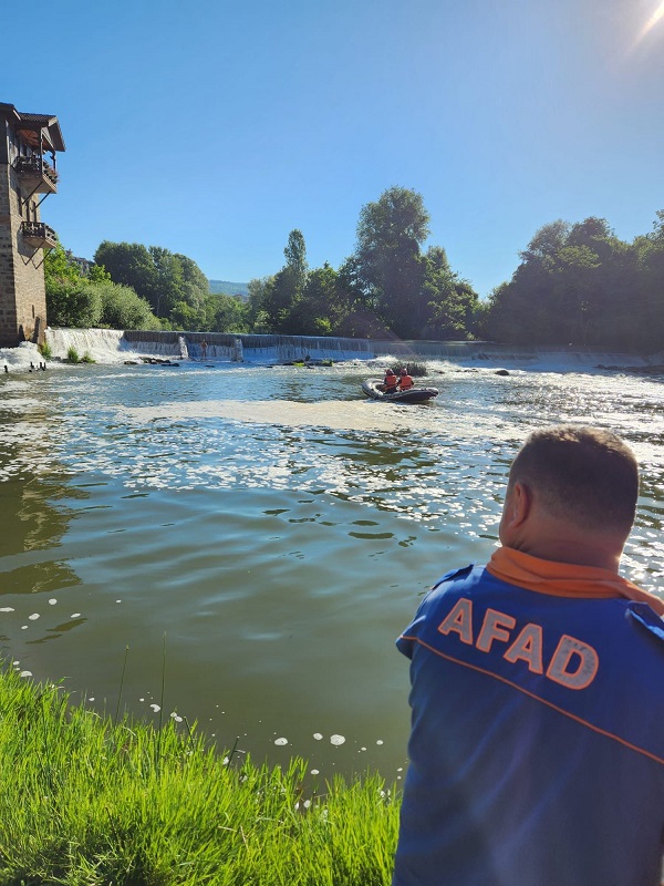 Foto - Balık tuttuğu kayada mahsur kaldı