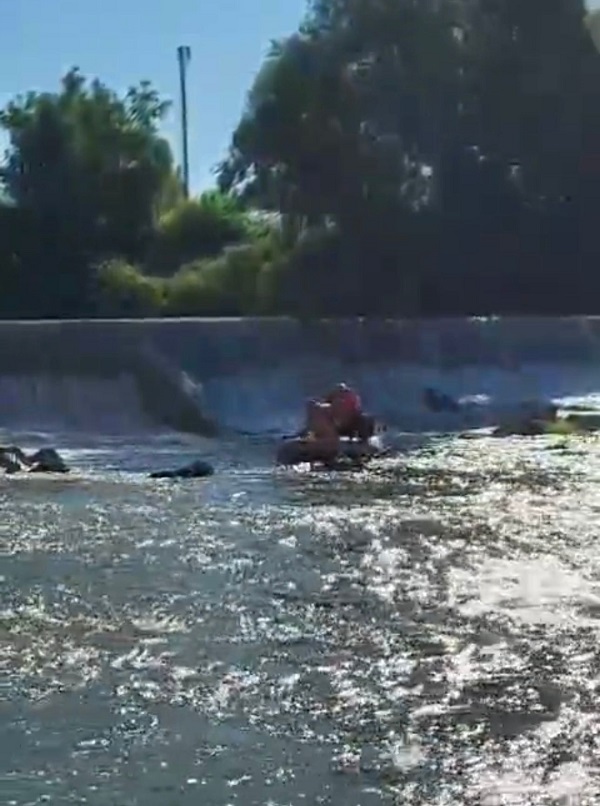 Foto - Balık tuttuğu kayada mahsur kaldı