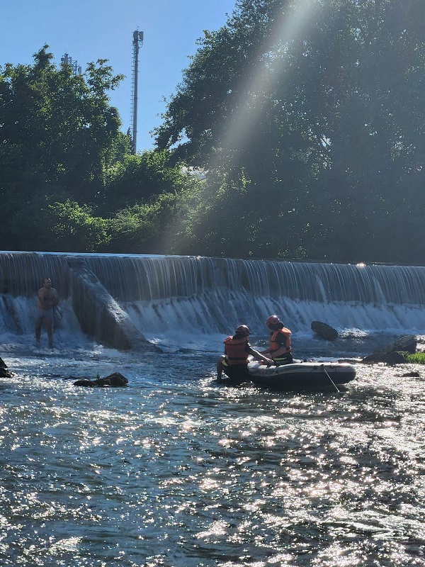 Foto - Balık tuttuğu kayada mahsur kaldı