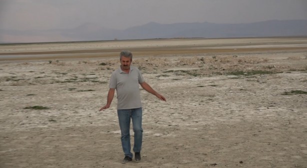 Balık tuttuğu yeri şimdi yürüyerek geçiyor