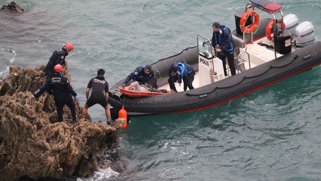 Balık uğruna canından oluyordu! Falezlerden 20 metre düştü