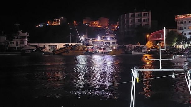 Foto - Balıkçılar geceyi gündüze çevirerek denize açıldı