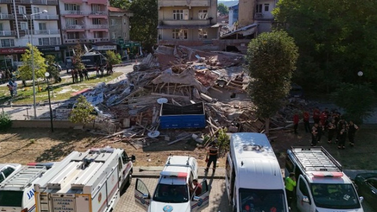 Foto - Balıkesir depremi sonrası bu soru düşündürdü! Altında iş yeri olan binalarda risk daha mı fazla?