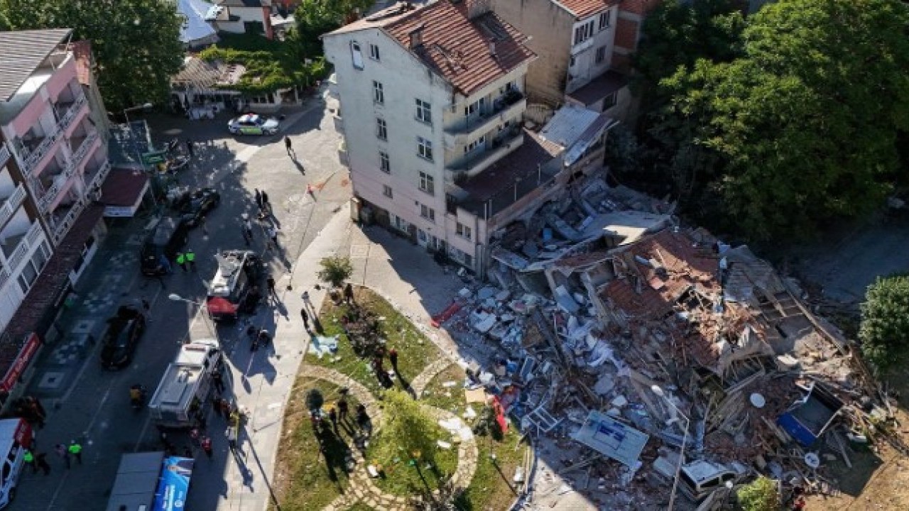 Foto - Balıkesir depremi sonrası bu soru düşündürdü! Altında iş yeri olan binalarda risk daha mı fazla?