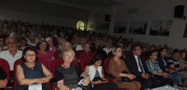 Foto - Balıkesir’de amatörler korosu izleyenleri coşturdu