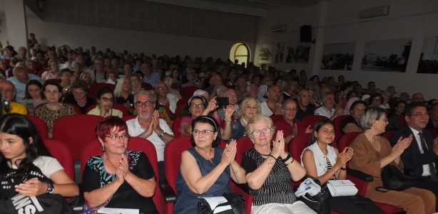 Foto - Balıkesir’de amatörler korosu izleyenleri coşturdu