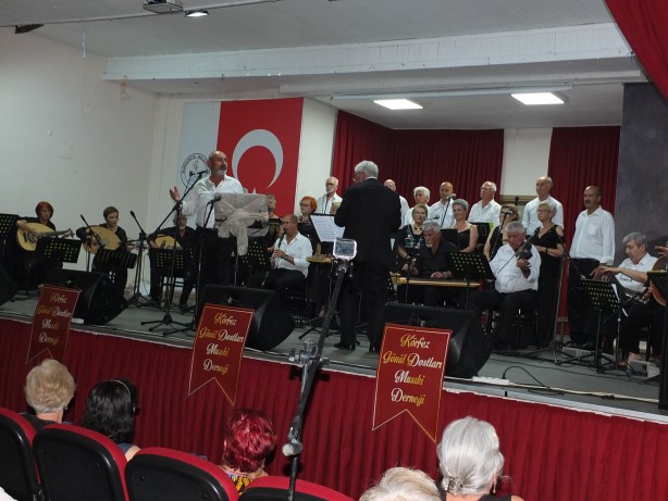 Foto - Balıkesir’de amatörler korosu izleyenleri coşturdu