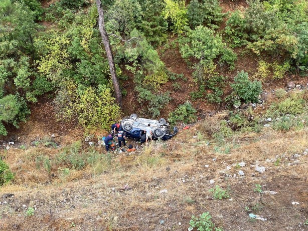 Foto - Balıkesir'de araç uçuruma uçtu: 5 yaralı